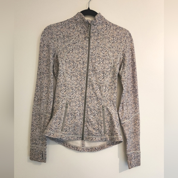 Lululemon Forme Jacket *Cuffins (with cuffs) Petite Fleur Silver Spoon - Size 4 - Picture 5 of 15